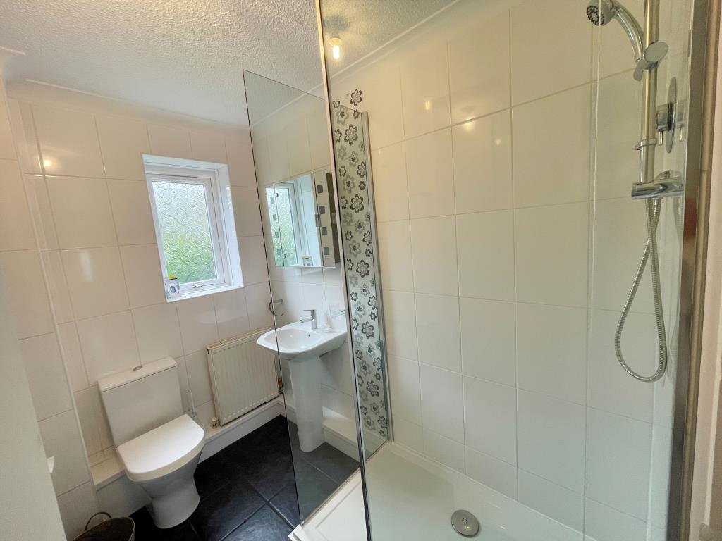 Lot: 91 - GROUND FLOOR FLAT IN GOOD ORDER - Shower room with W.C.